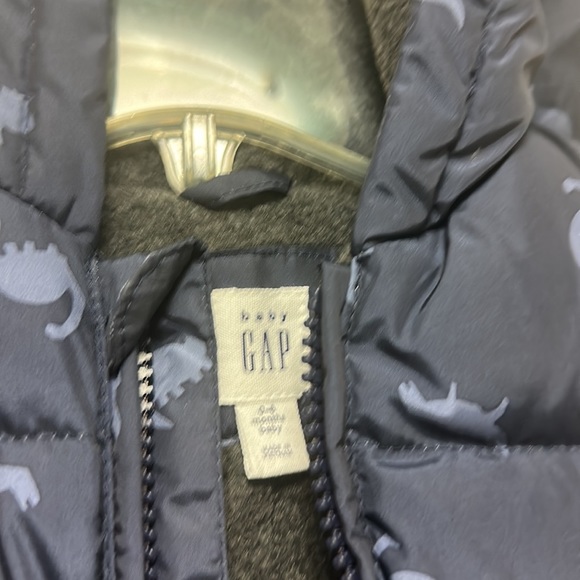 NWOT Gap Dino newborn snow suit size 0-6months - Picture 2 of 7